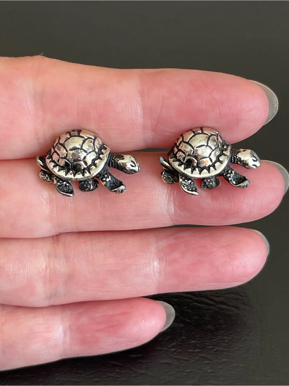 Vintage silver tone Turtle cuff links.